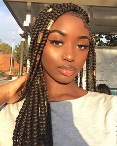 How do the sizes of box braids affect the overall maintenance and styling